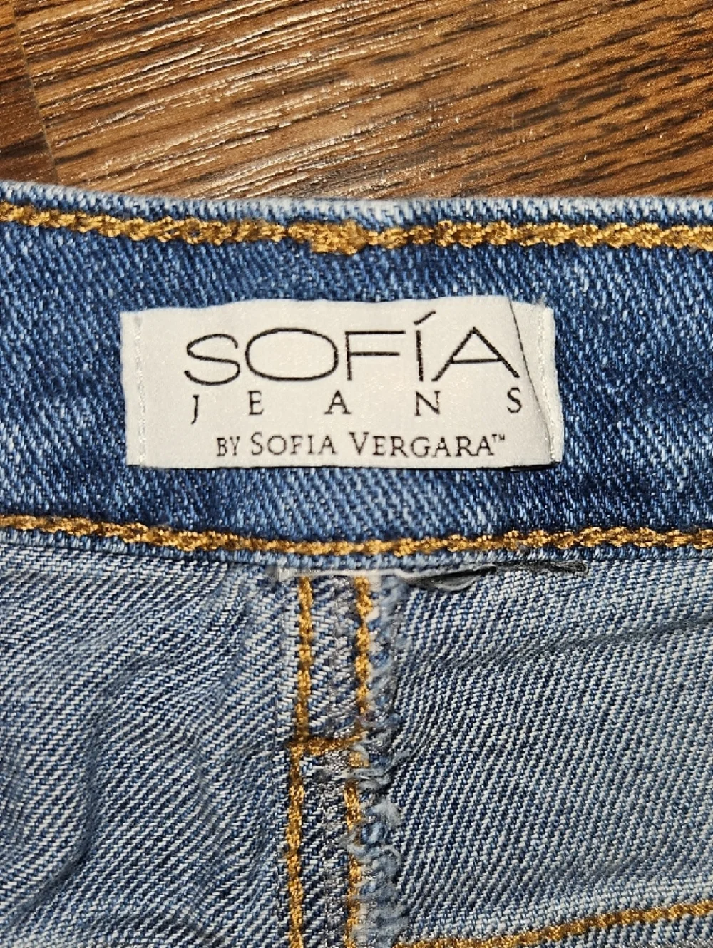Sofia Jeans Chi Shorty Frayed Hem, High Waisted Denim Shorts, womens size 8